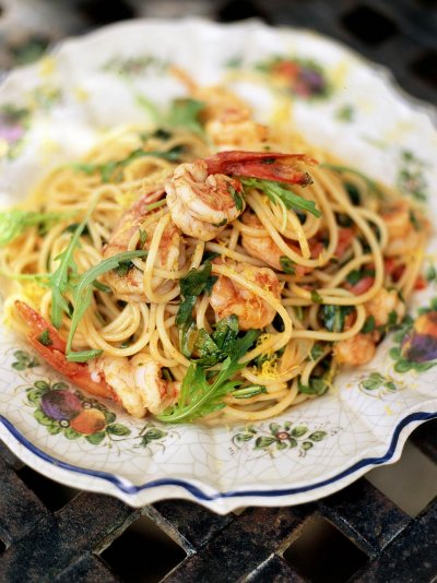 spaghetti-with-prawns-and-rocket
